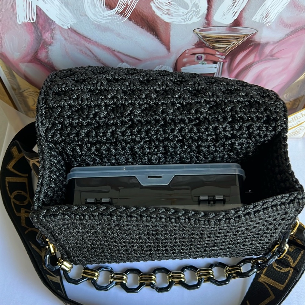 Classic Hand Crafted Crochet Crossbody Bag. - Picture 9 of 17